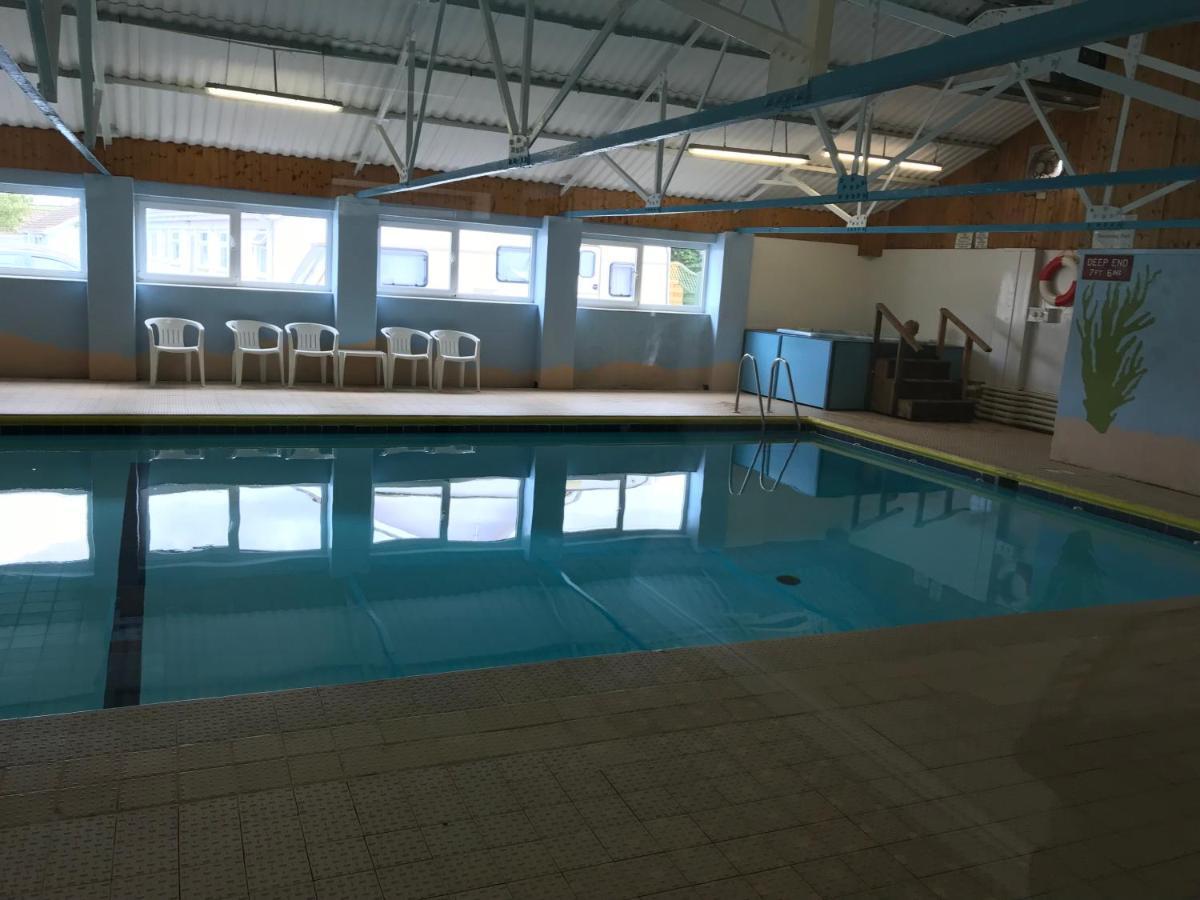 Number 43 The Gower Holiday Village Swansea Buitenkant foto