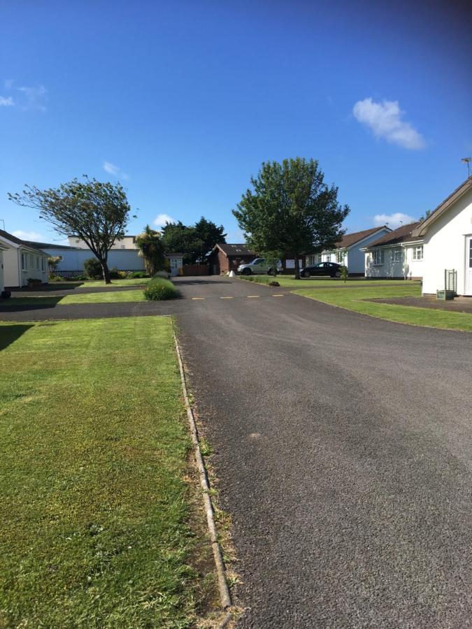 Number 43 The Gower Holiday Village Swansea Buitenkant foto